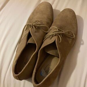 Bass suede tie shoes